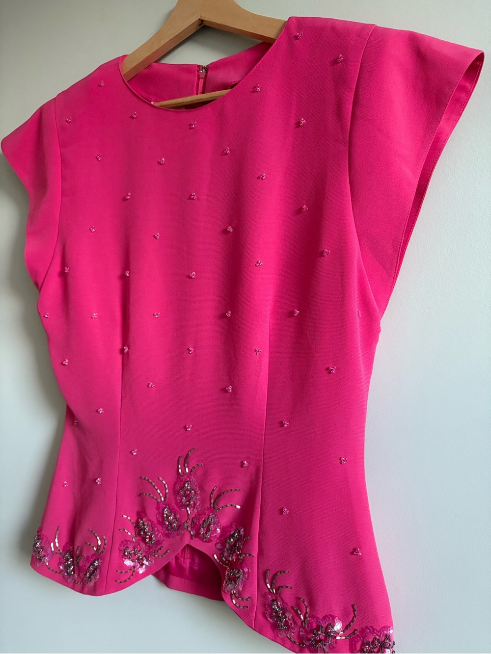 Simon Chang Vintage Beaded Fuchsia Pink Structured Top | Size 8 - Picture 3 of 8